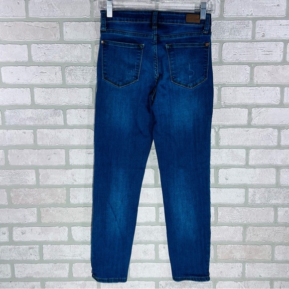 Judy Blue Relaxed Fit Slim Leg Ankle Jeans Size 26 - Picture 5 of 8